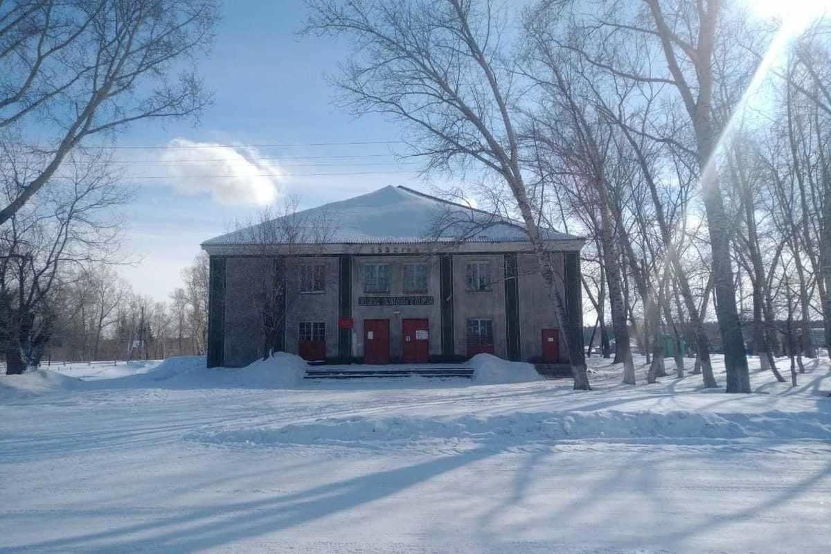 Погода село логу. Село Костин Лог Алтайский край Мамонтовский район. Костин Лог Алтайский край дом культуры. Селе Костин Лог Мамонтовского района. Костин Лог дом культуры имени Федора Смолова.