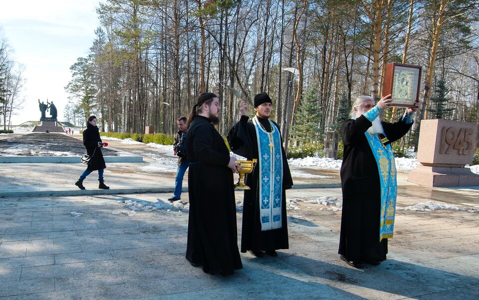 Священнослужители окропили Томск святой водой для избавления от коронавируса 
