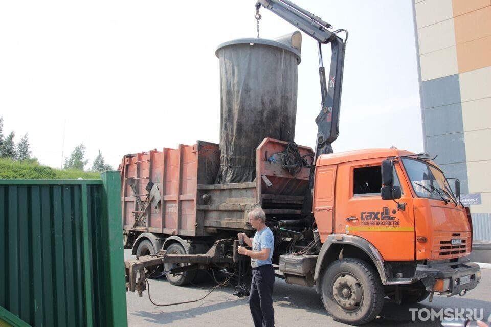 Новый регоператор будет вывозить мусор в 3 районах области и Кедровом