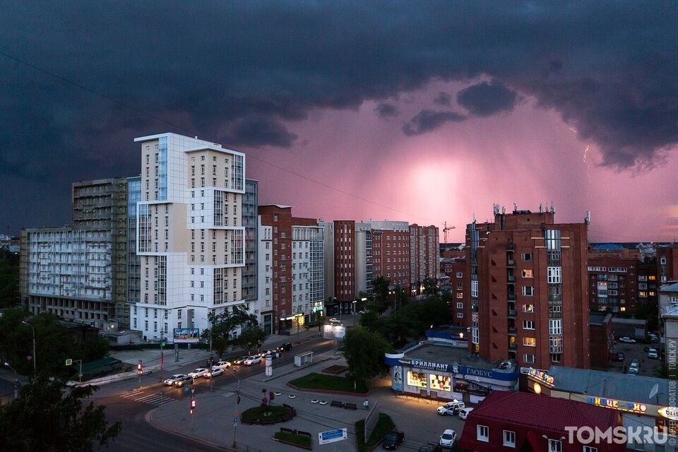 Дожди, грозы и град ожидаются ночью и днем 1 сентября в Томской области