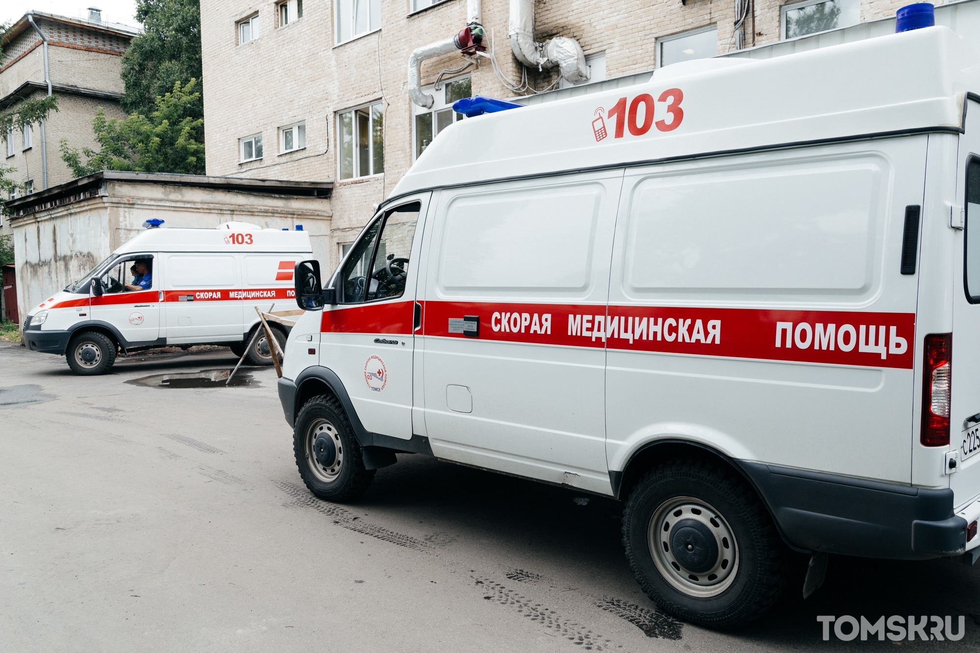 12 сотрудников скорой помощи заболели COVID-19 в Томске