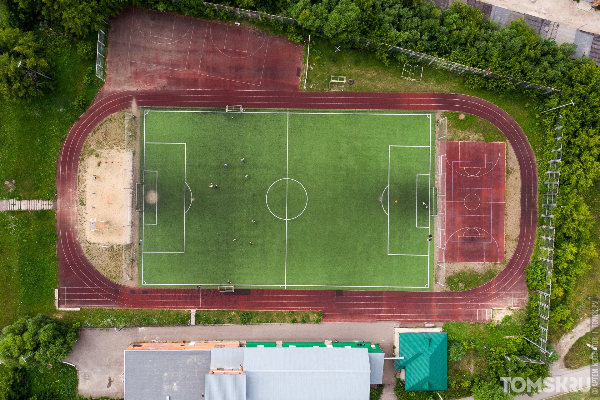 Футбольное поле появится в Михайловской роще в Томске