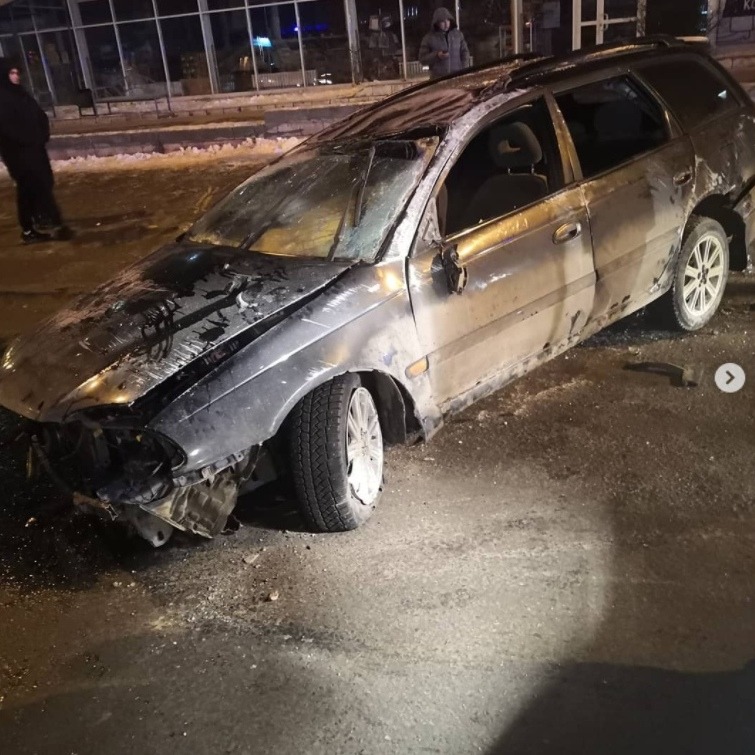 Ночью в Томске опрокинулся автомобиль: есть пострадавшие