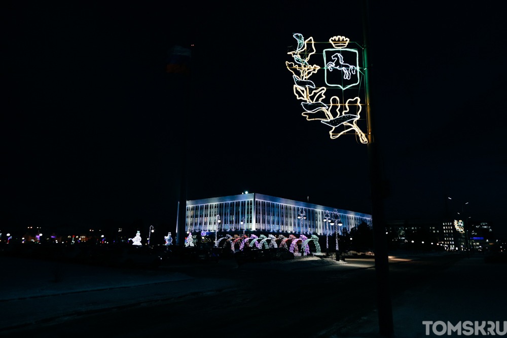 Более 1500 фасадов зданий Томска были украшены к Новому году