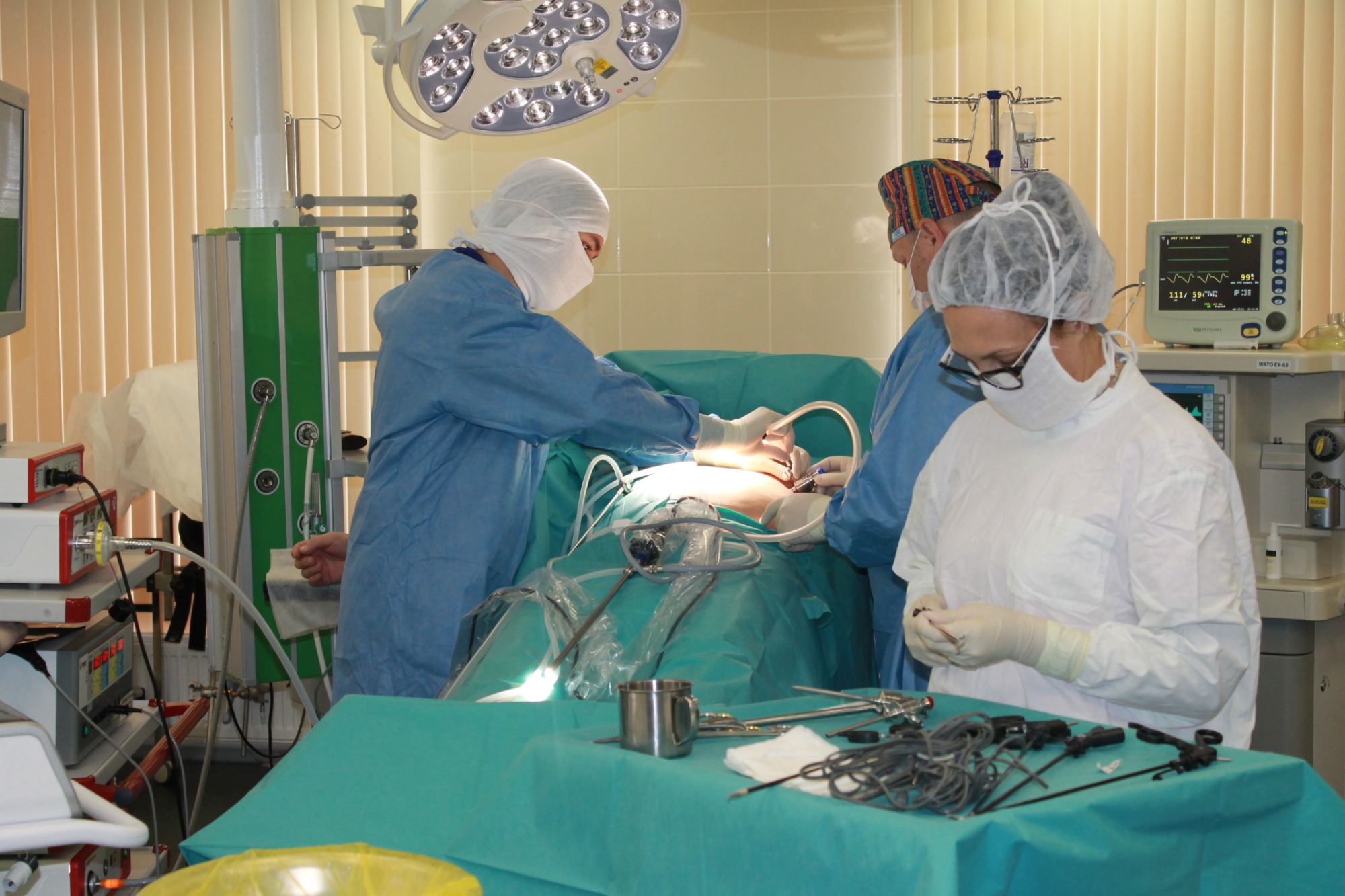 Без голодания и изнуряющих тренировок: омские хирурги лечат ожирение радикальным способом