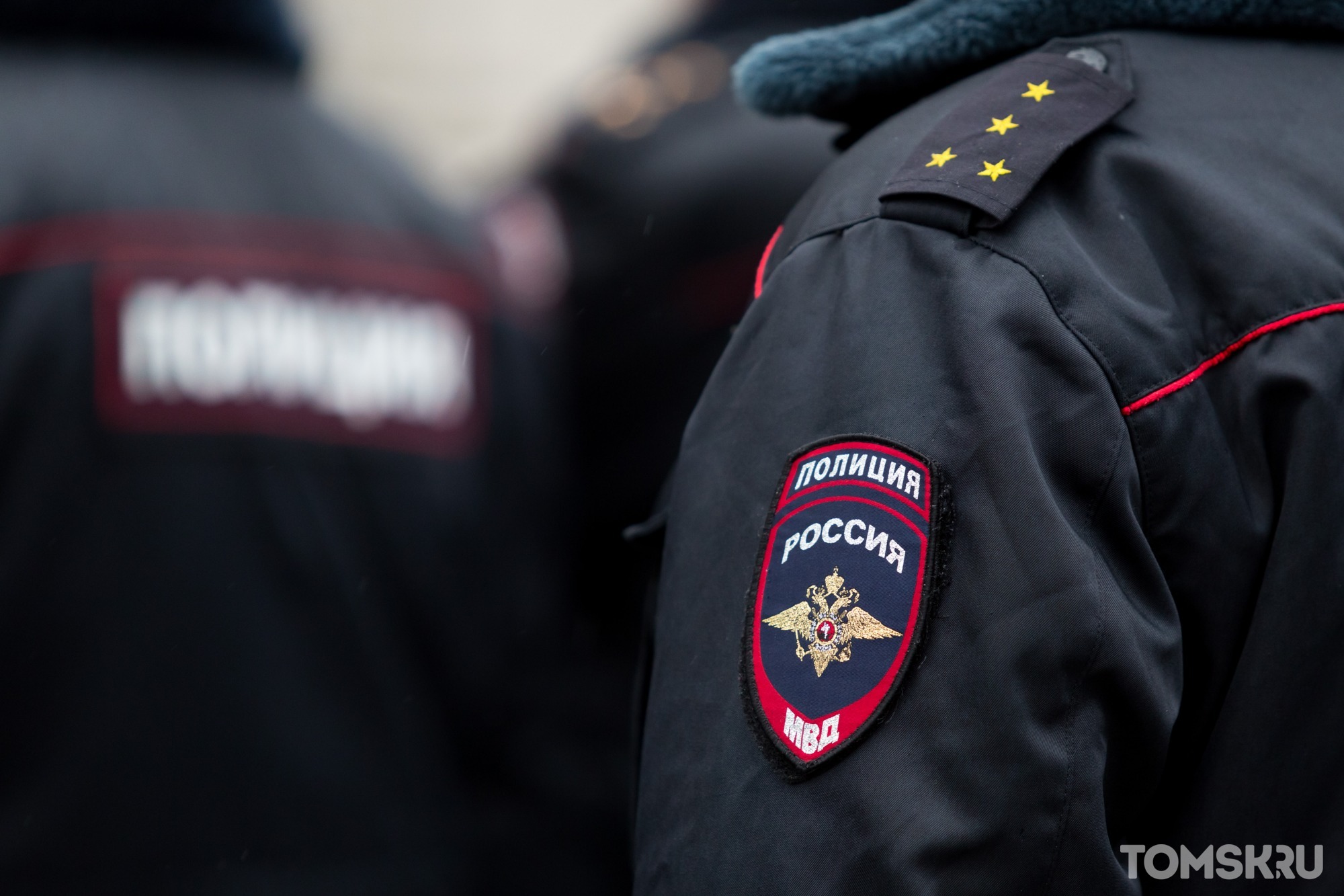 Томская полиция не дала ответ по уголовному делу на жителя региона. Его обвиняют в нападении на хулиганов