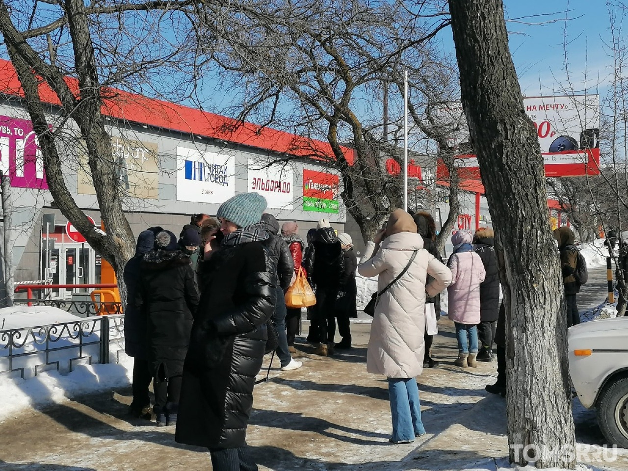 Когда закроют города. Уруссу Смайл Сити. ТЦ Смайл Сити. Уруссу Смайл Сити реальный. Роботы в Томске Смайл Сити.