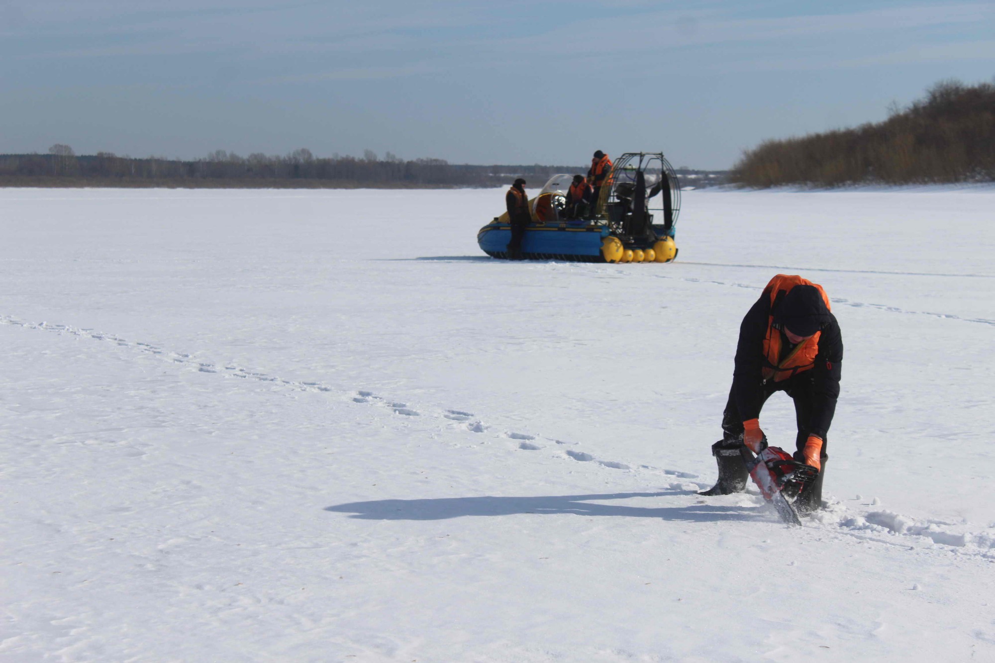В Томской области начали взрывать лед на реках