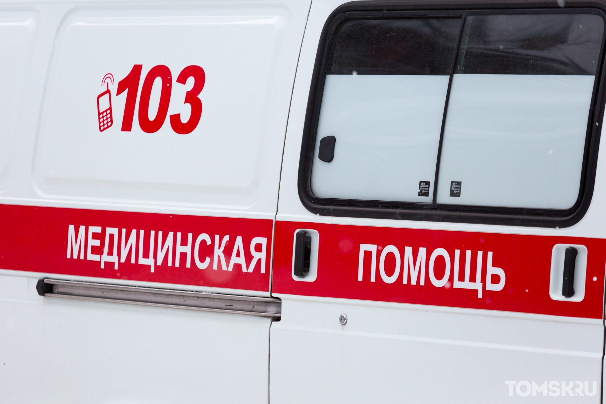 Грузовик врезался в столб на окраине Томска. Есть пострадавший
