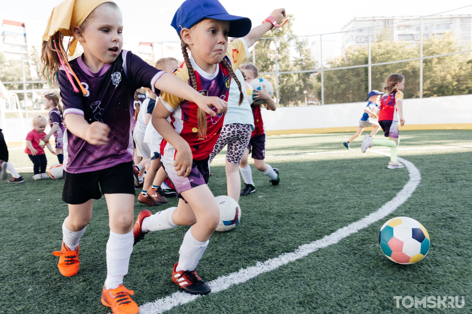 Единственные за Уралом: томичи организовали тренировки для дошкольников по футболу 