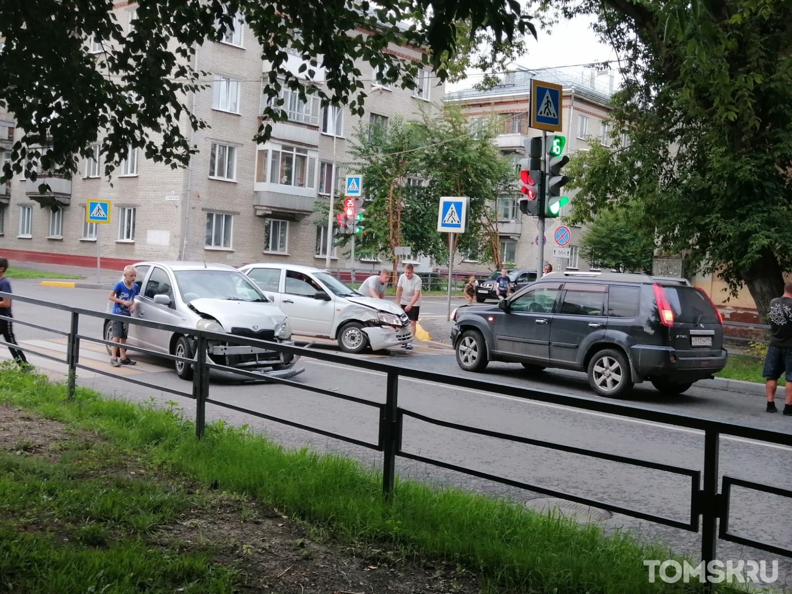 Тройное ДТП в Северске перекрыло движение на центральной улице