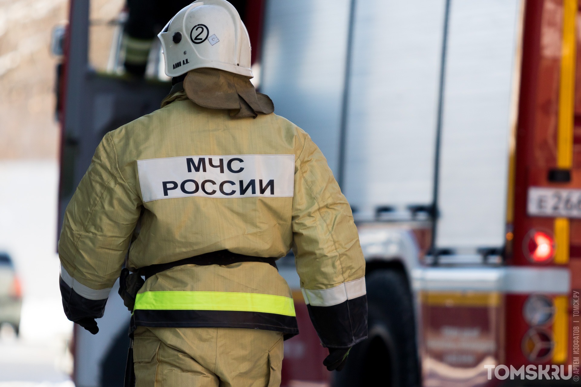 Гараж с УАЗ и Land Cruiser сгорел в Томской области