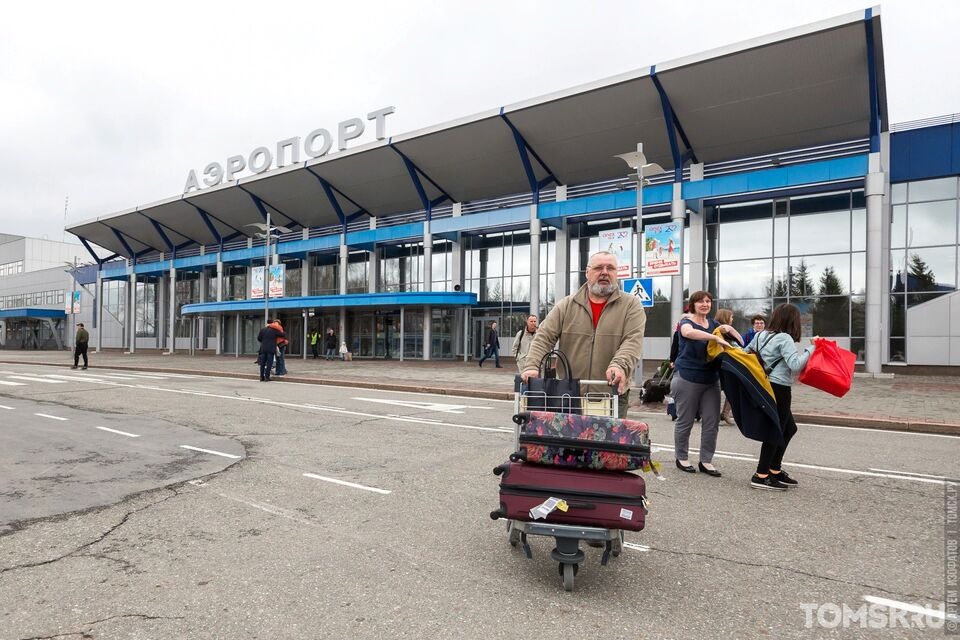 Вице-губернатор и директор аэропорта объяснили причину ухода авиакомпаний из Томска
