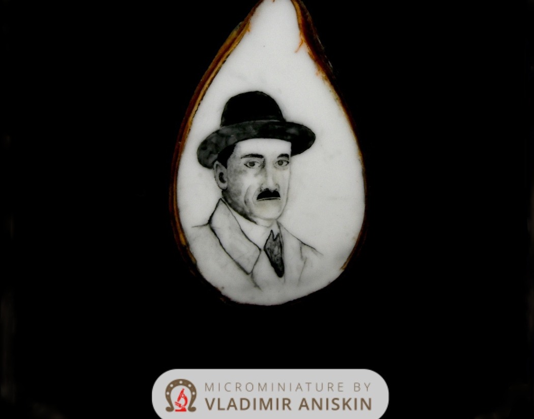 Сибирский «левша» нарисовал портрет писателя Александра Грина на яблочной косточке