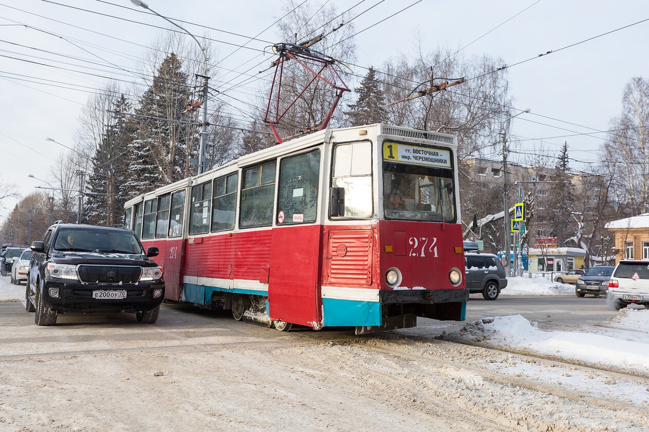 В Томске трамвай перегородил дорогу к вокзалу: образовались пробки