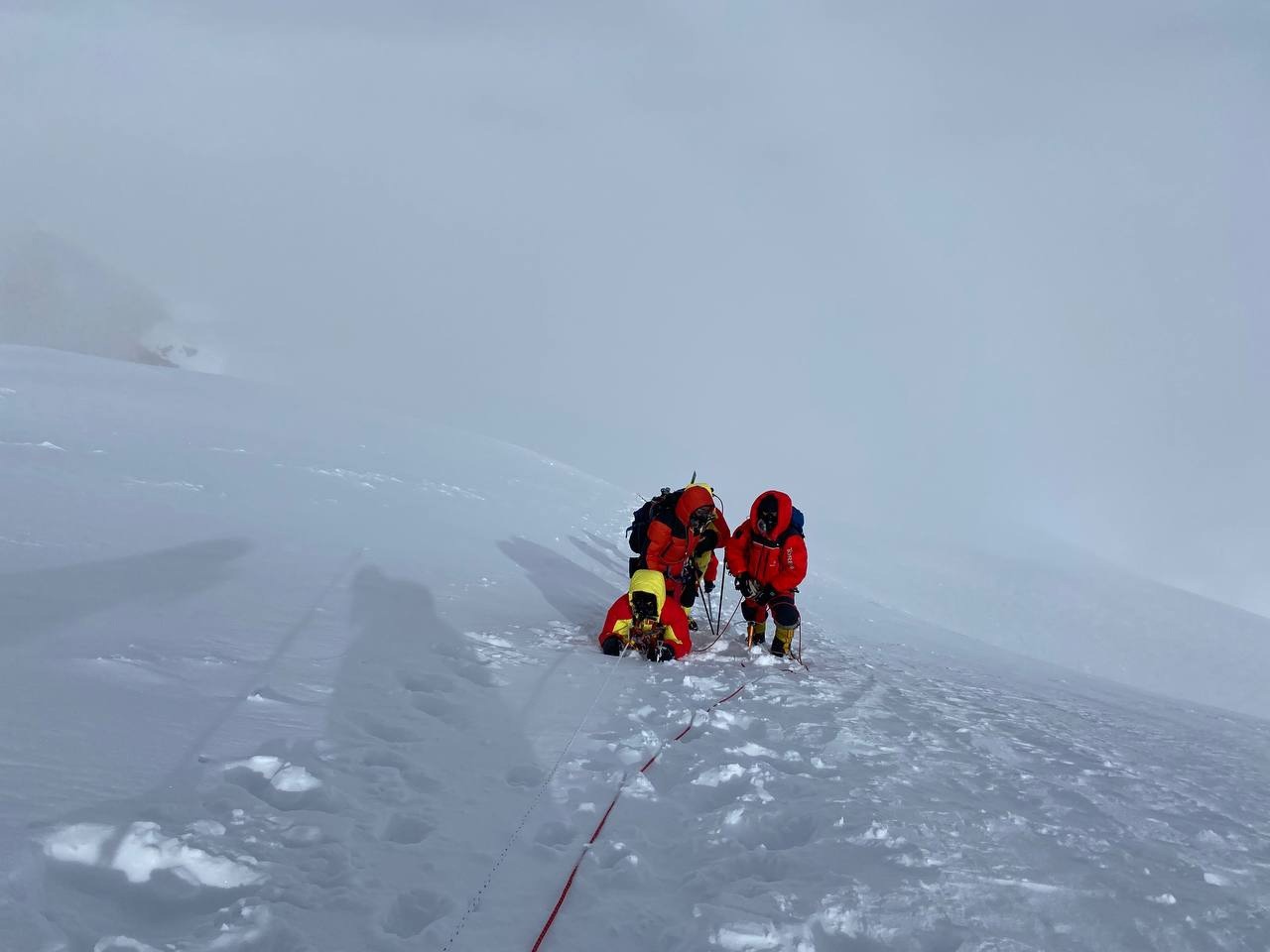 Впервые в истории альпинизма: на высоту 8000 метров поднялся мужчина без ног