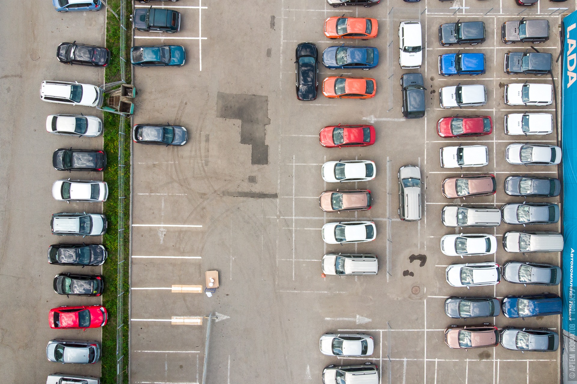 Cans parking. Выезд со стоянки. Парковки с обозначениями парковочных мест. Автостоянка Пущино. Парковка для инвалидов на асфальте.