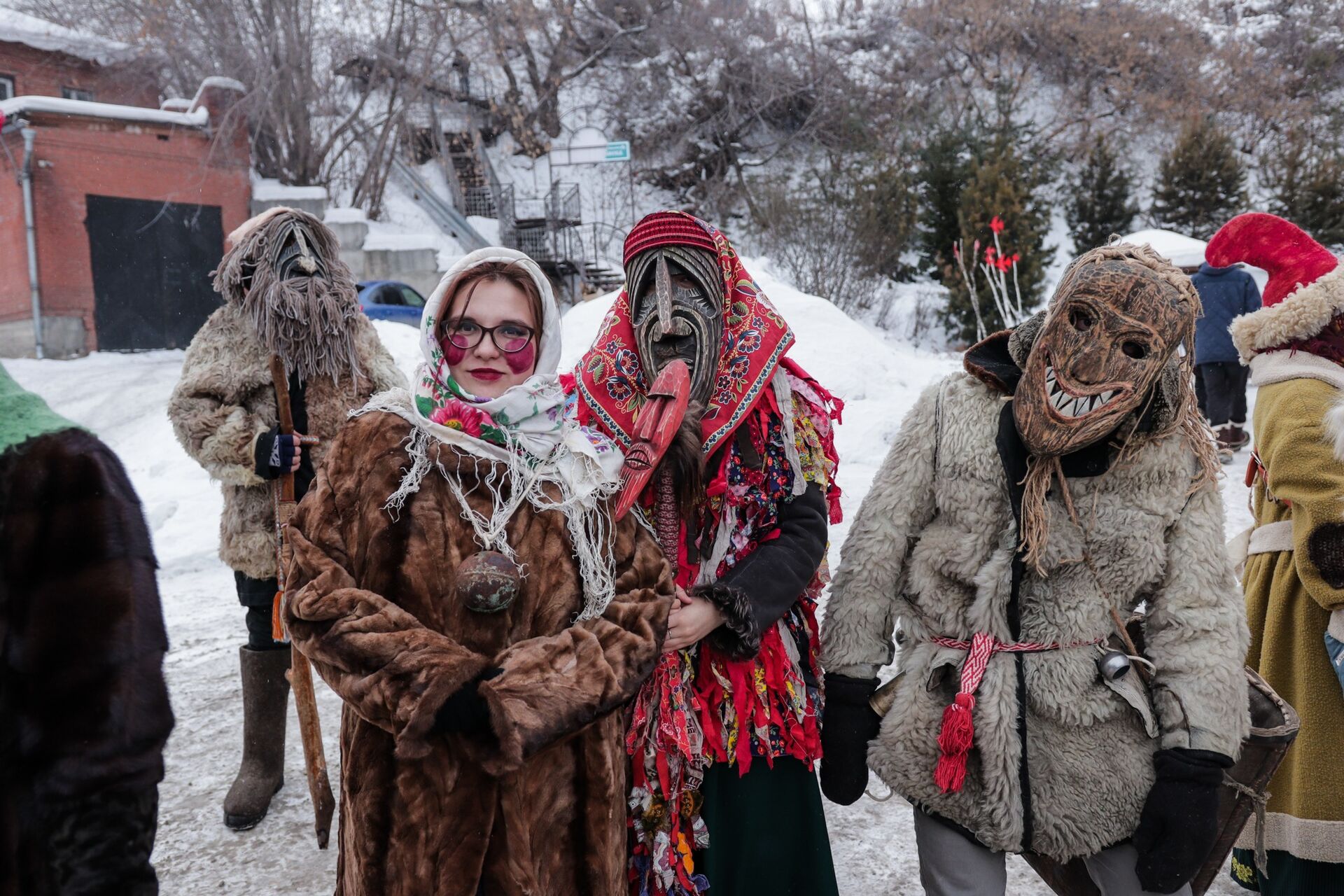 Колядки фото картинки. Украинские колядки. Славянские маски на колядки. Колядки на старый новый год. Колядки в России.