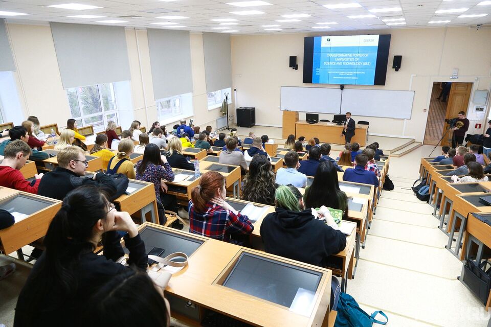 Психолог и отсрочка сессии: как поддержат томские вузы студентов из Казахстана