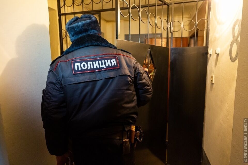 В одной из квартир на пер. Флотском в Томске полицейские нашли 33 горшка с коноплей