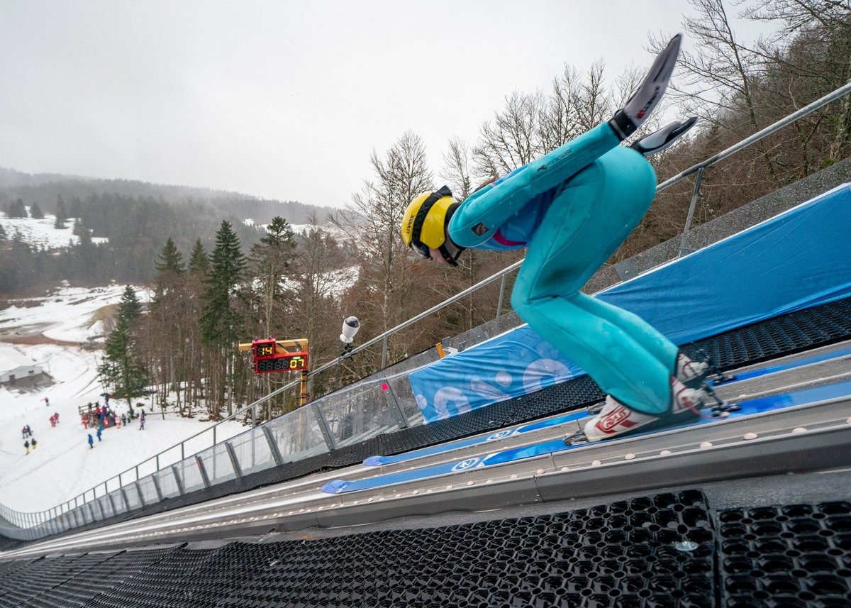Юный спортсмен из Томска выиграл серебро на всероссийских соревнованиях по прыжкам на лыжах с трамплина