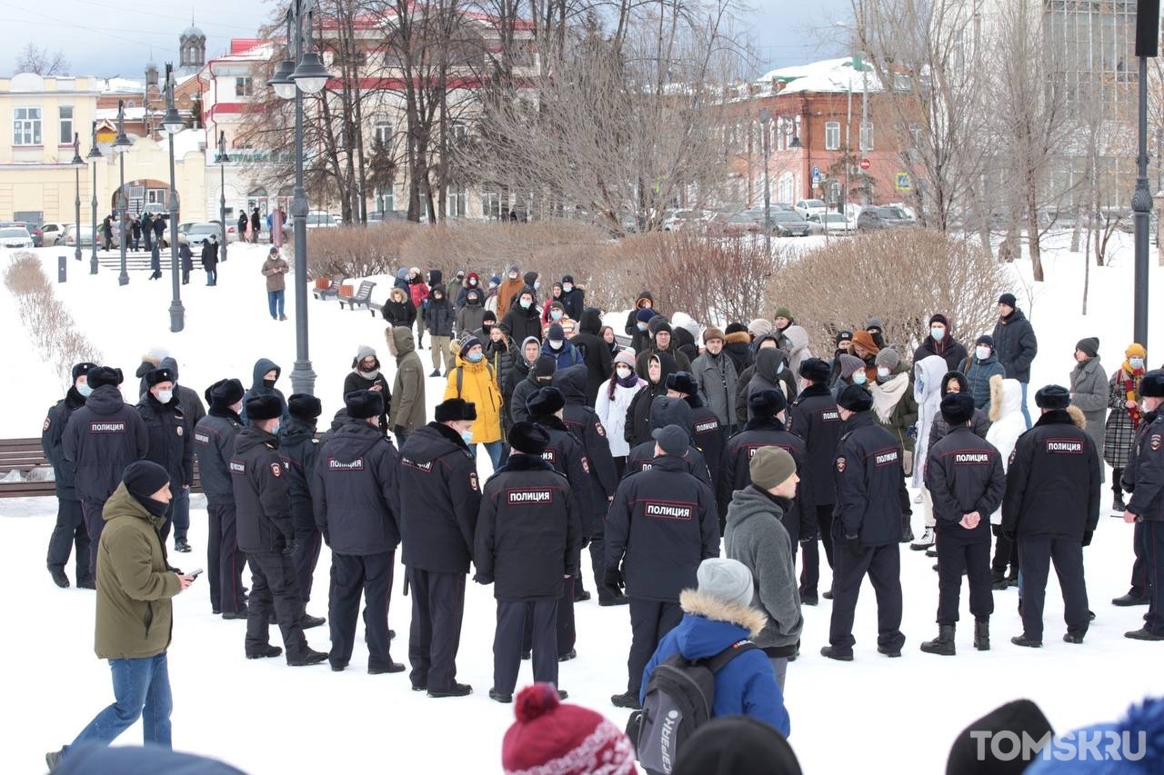 Незаконные массовые мероприятия. Несанкционированный митинг. Несанкционированные митинги картинки. Протесты в Томске 2014.