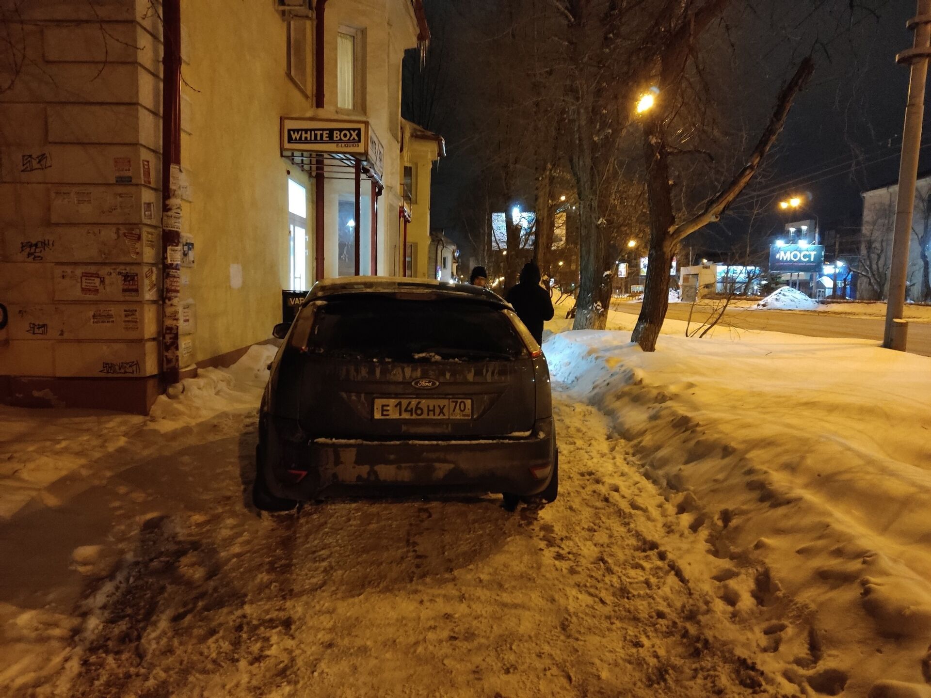 Мастера томской парковки: невозможное возможно и перекрытые тротуары |  09.03.2022 | Томск - БезФормата