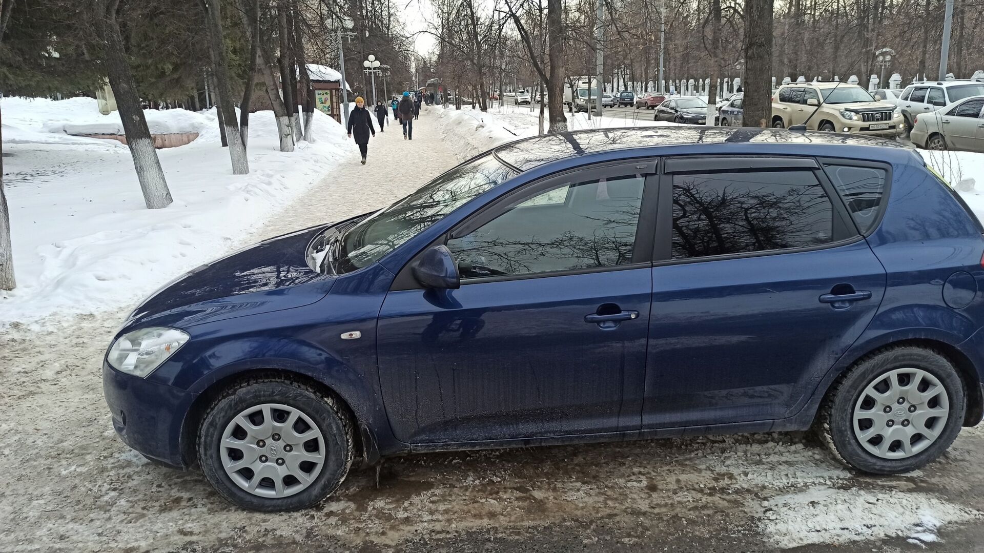 Мастера томской парковки: невозможное возможно и перекрытые тротуары |  09.03.2022 | Томск - БезФормата