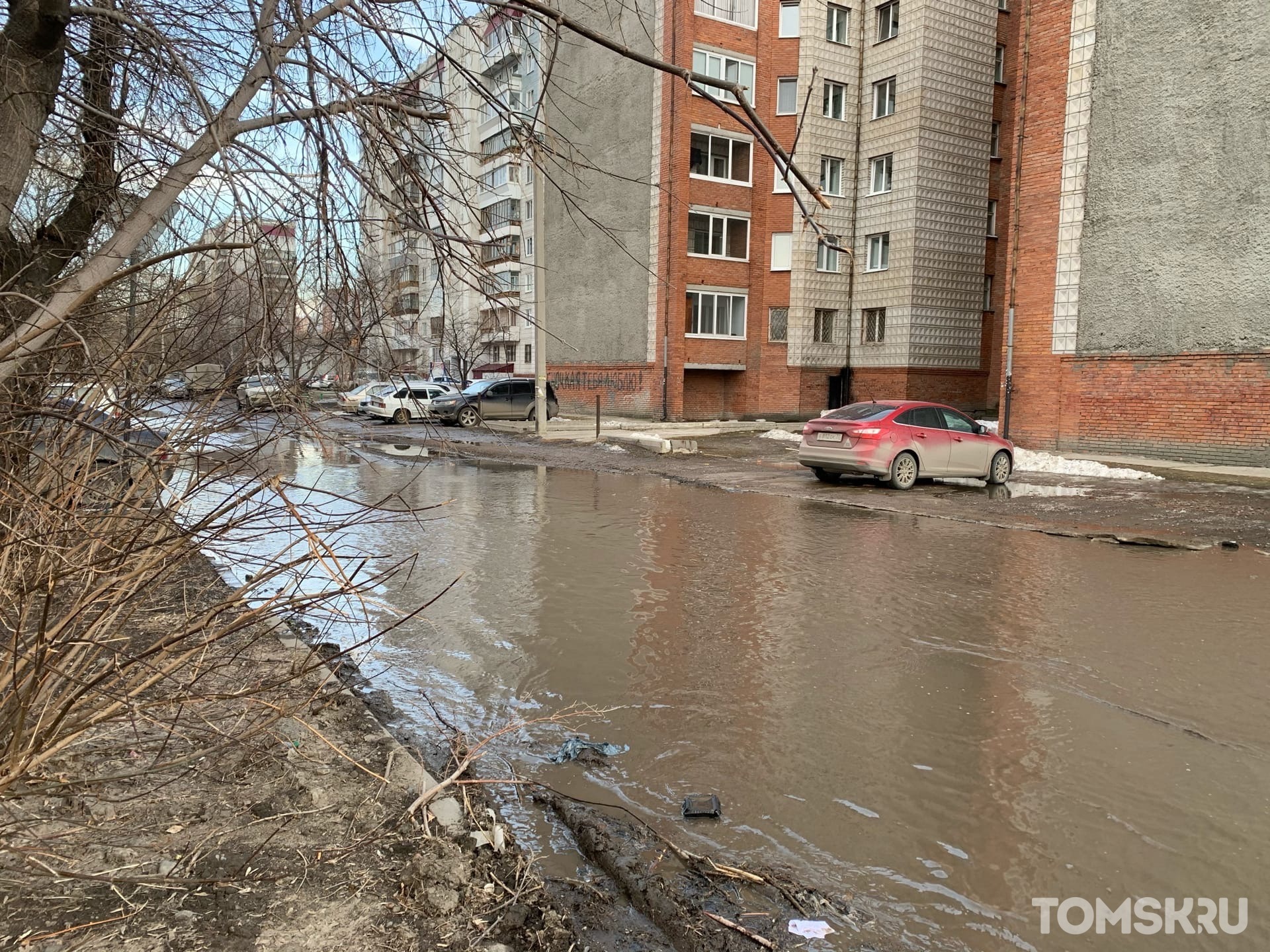 Томск точное. Весна в городе. Томск весной. Весна в городе лужи. Томское море.