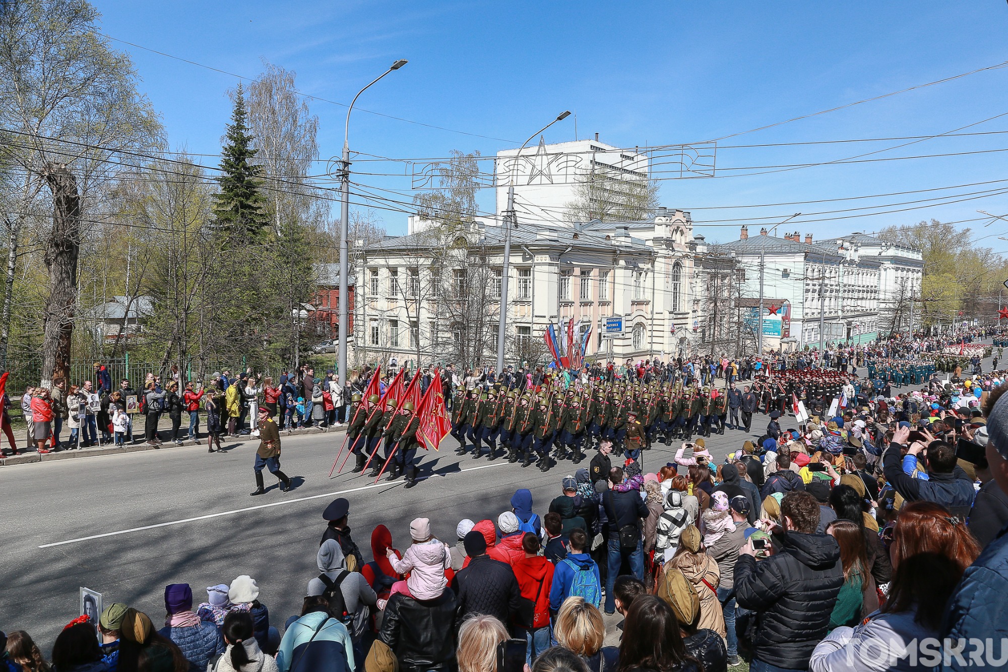 Губернатор разрешил проводить в Томске парад Победы и праздничный салют
