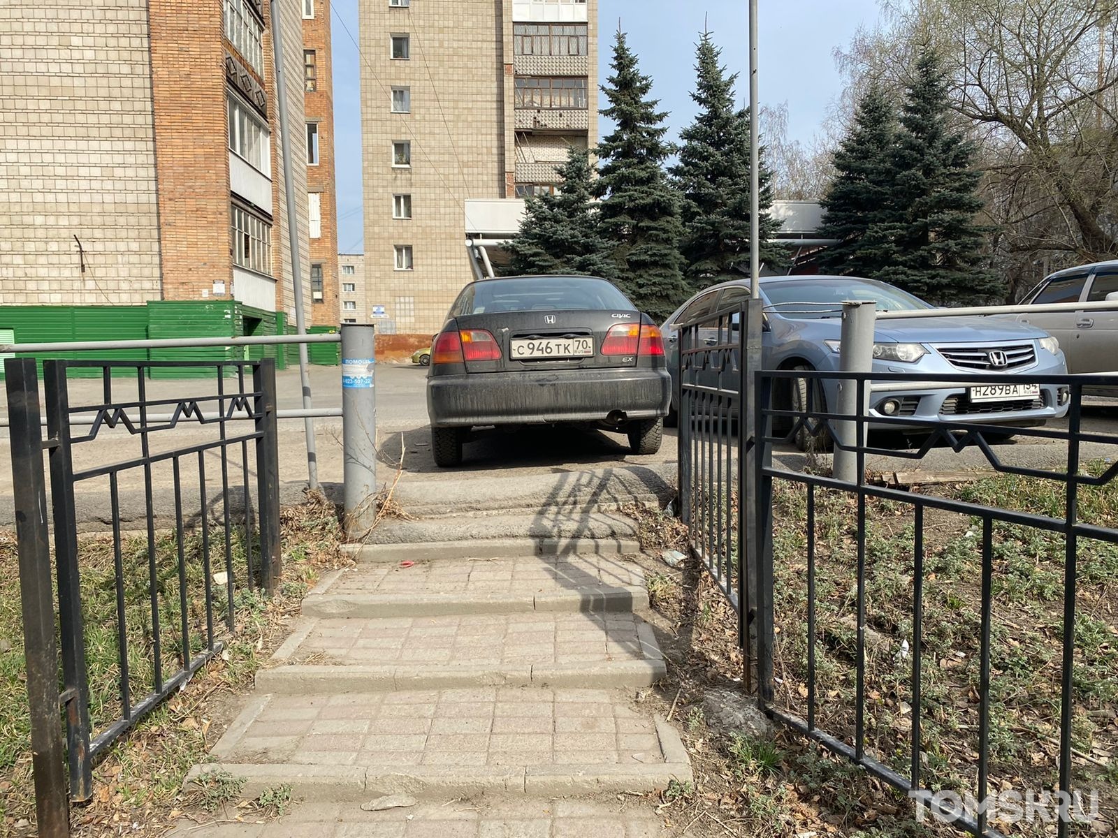 Мастера томской парковки: побег автомобиля или вечная стоянка