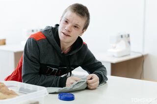 Как в Томске людей с ментальными расстройствами учат шить и работать по профессии