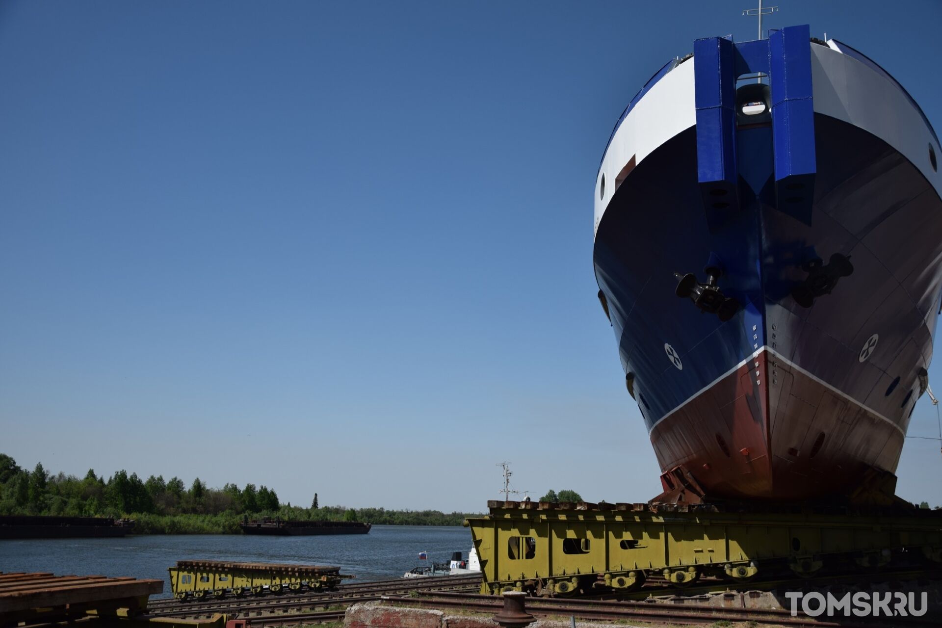 В поселке Самусь сорвался спуск на воду теплохода | 25.05.2022 | Томск -  БезФормата