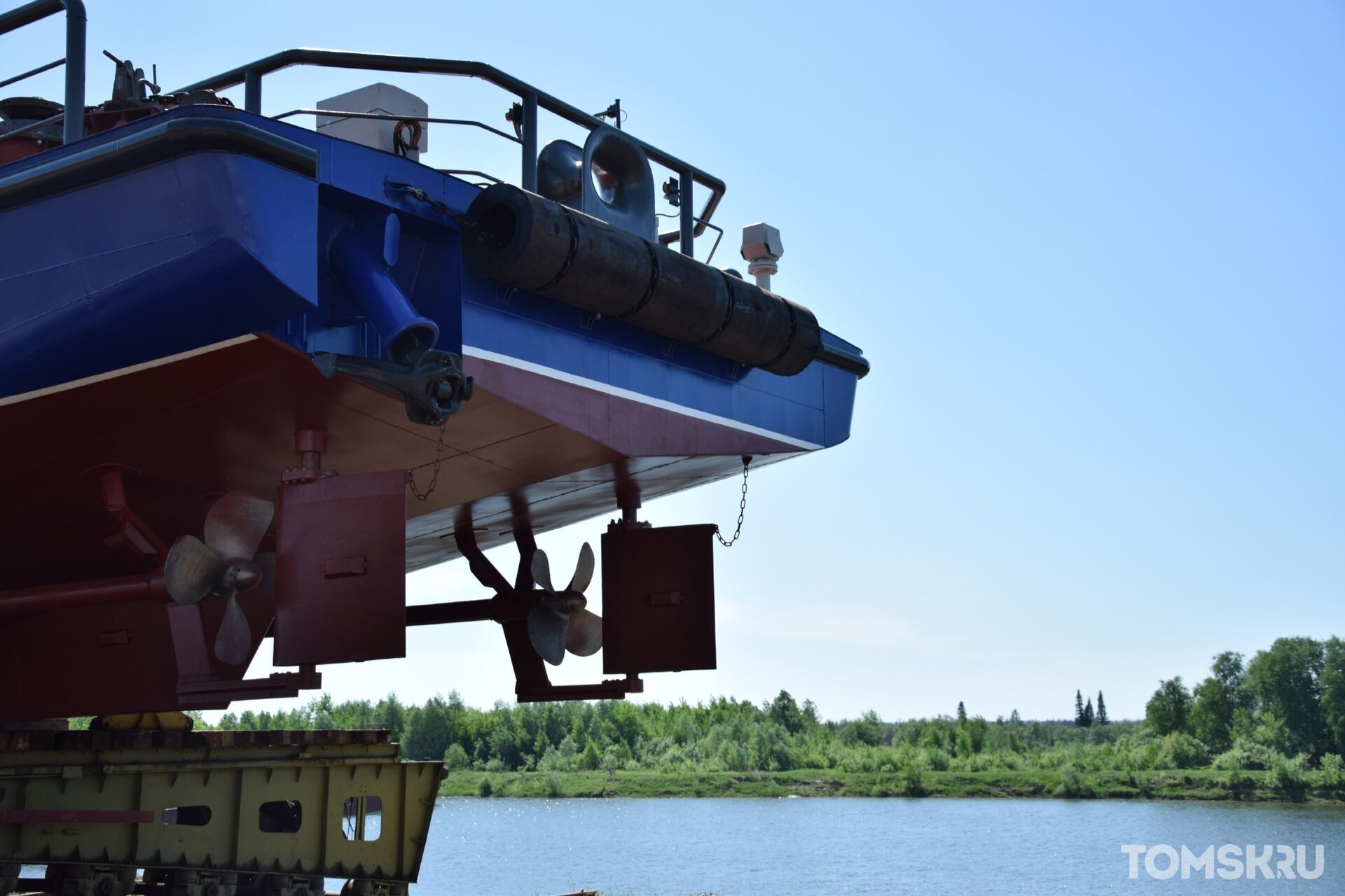 В поселке Самусь сорвался спуск на воду теплохода | 25.05.2022 | Томск -  БезФормата