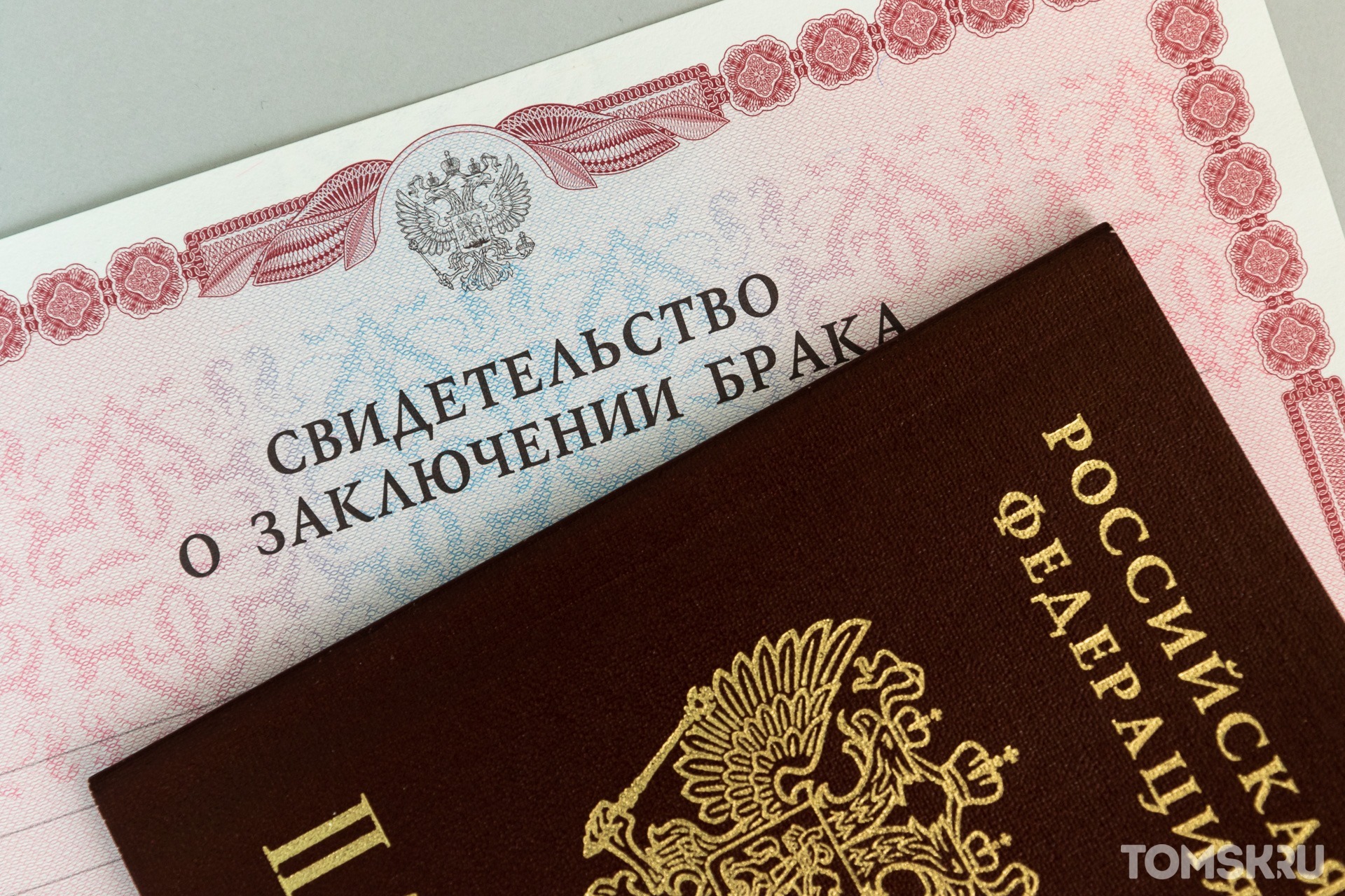 Жители Томской области вступали в незаконные браки с иностранцами