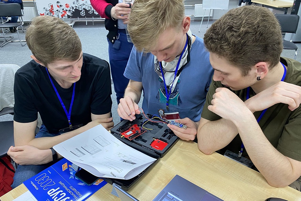 Студенты томского университета создали прототипы энергоэффективных трекеров с помощью МТС Development Kit