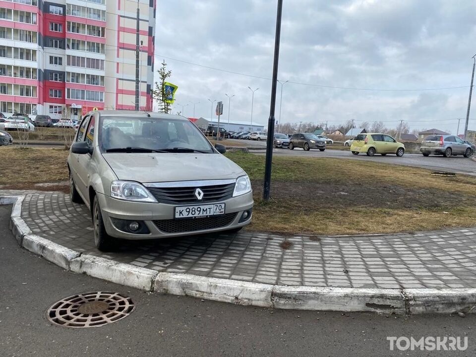 По тротуарам и подъездам заблокируй