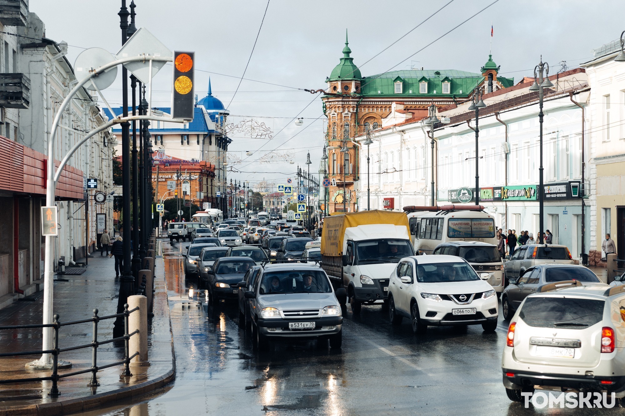 «За 20 лет рекламного хаоса у бизнеса исказилось понимание, зачем нужны фасады зданий»: урбанист о дизайн-коде Томска