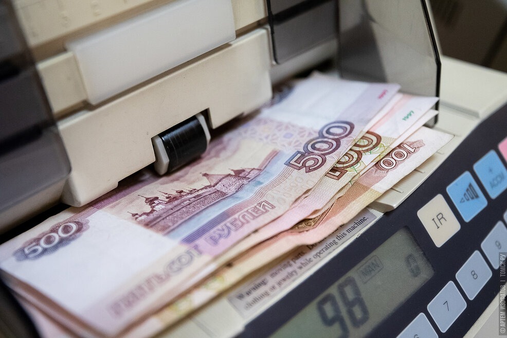 Долги по зарплатам в Томской области выросли на 35% из-за ухода с рынка части ритейлеров
