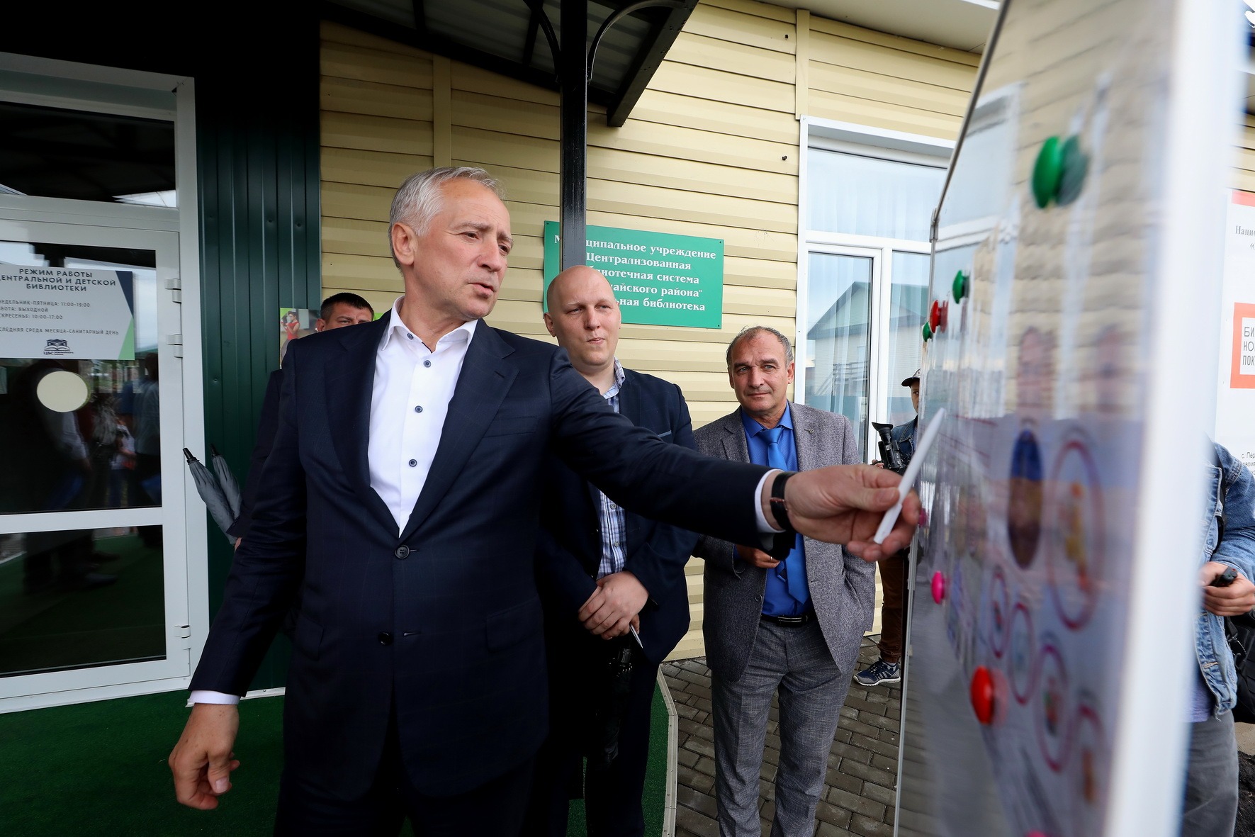 Владимир Мазур посетил Первомайский район с рабочей поездкой | 24.06.2022 |  Томск - БезФормата