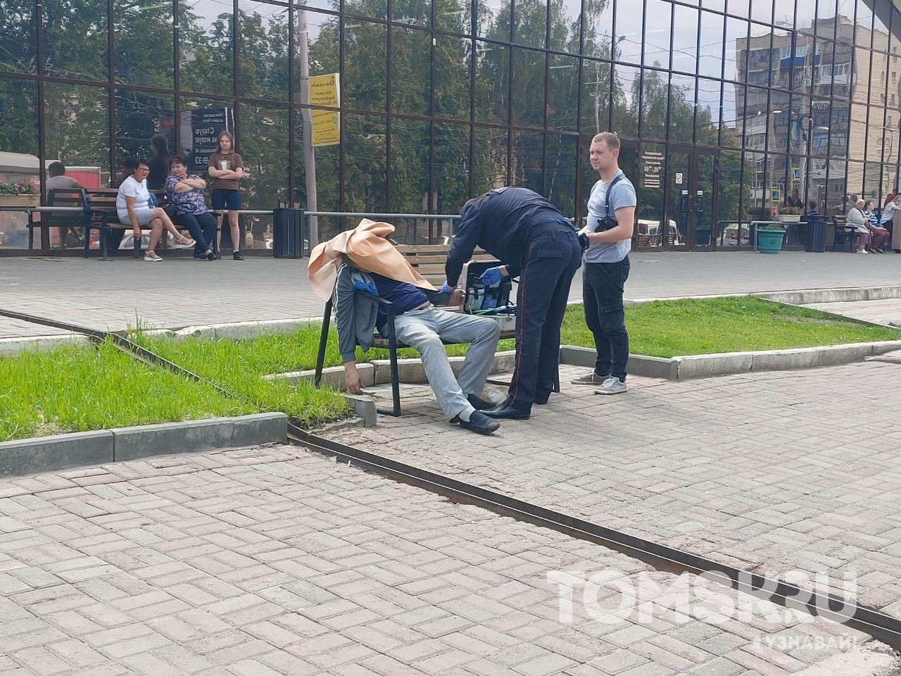 Тело мужчины нашли возле Фрунзенского рынка в Томске