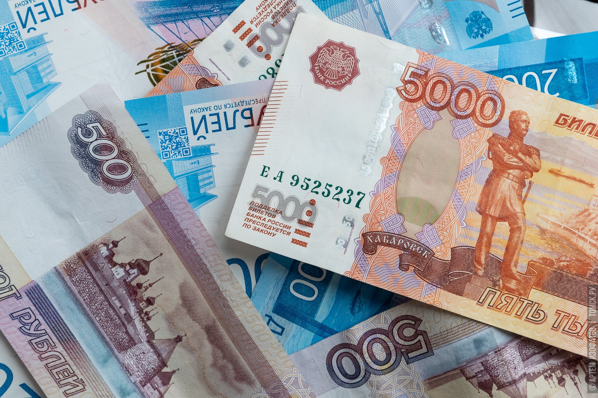 Сотрудница томского банка помогла местной жительнице не отдать мошенникам 700 тысяч рублей 