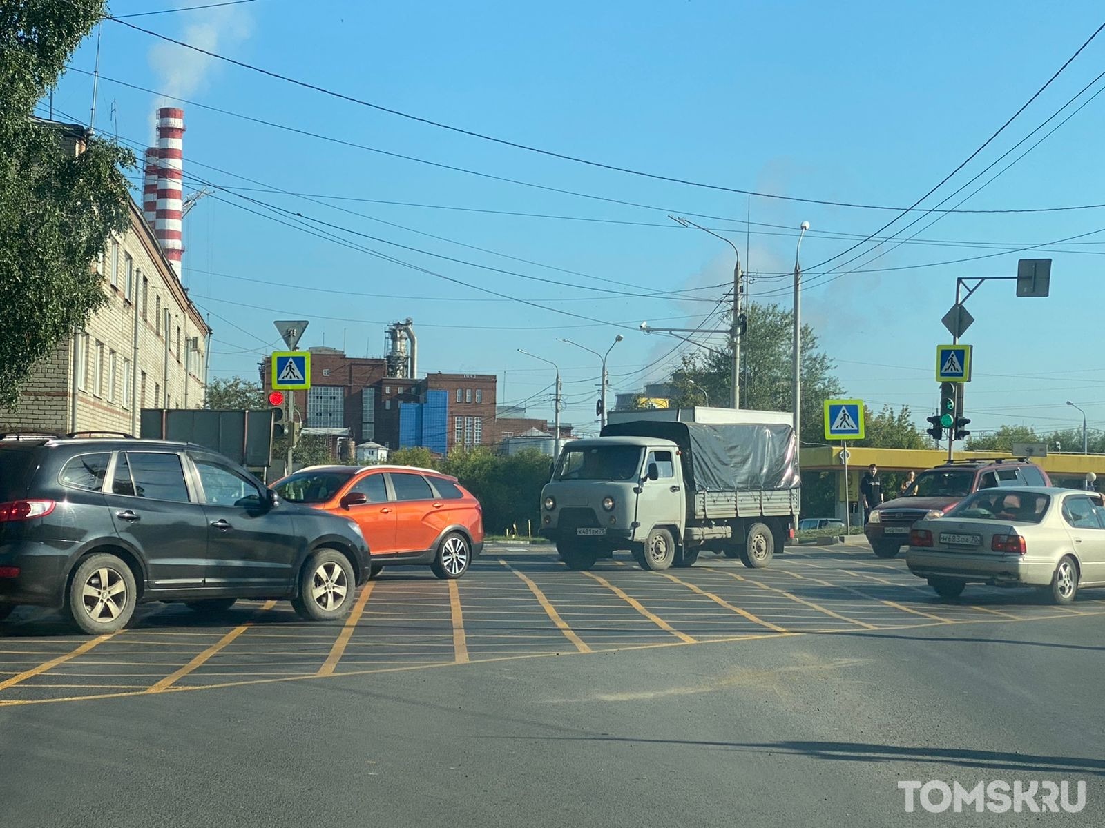 В Томске на перекрестке Елизаровых-Шевченко появилась вторая «вафельная»  разметка | 05.08.2022 | Томск - БезФормата