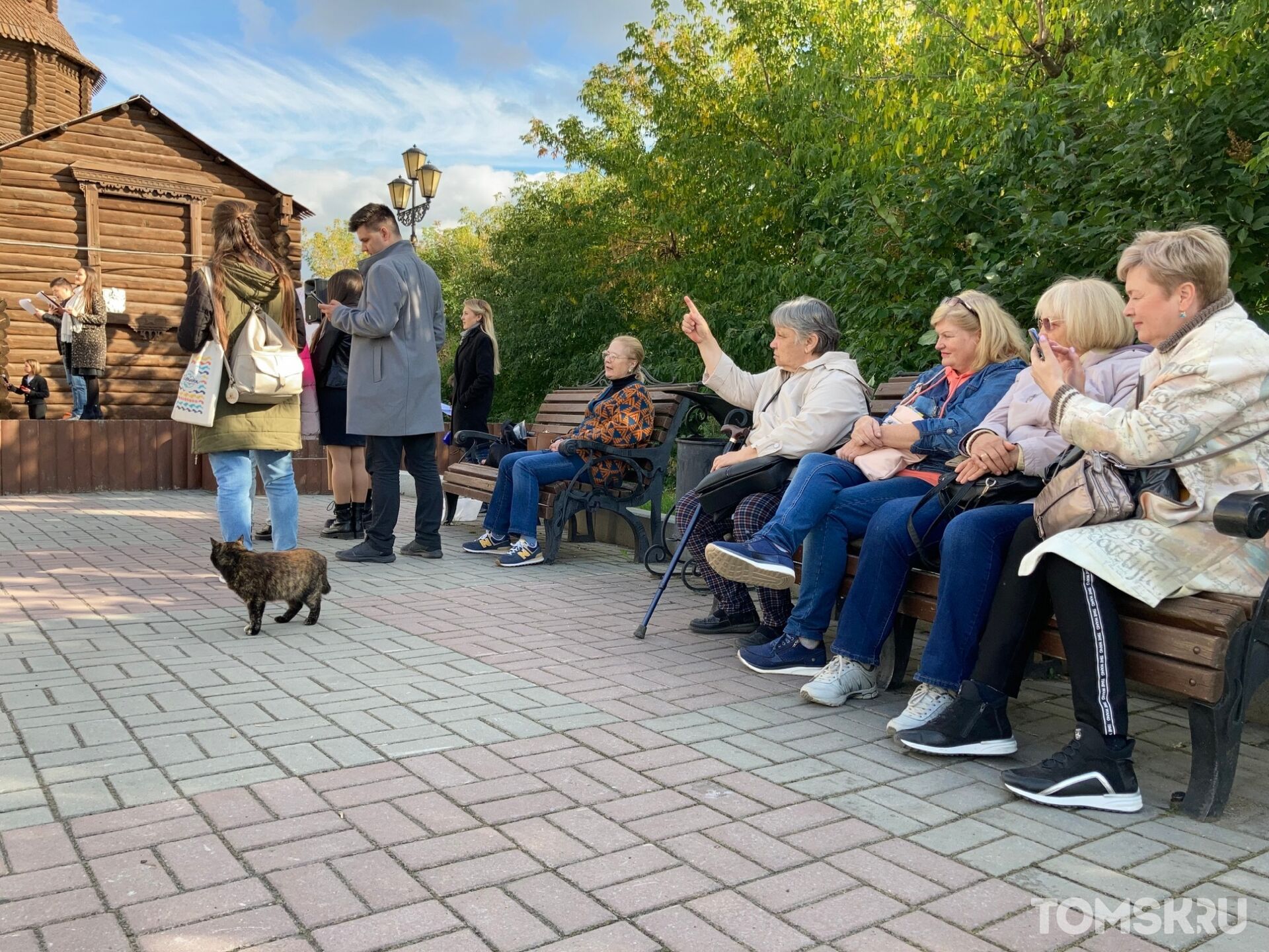 Бывший приехал в мой город. Томсоер фест Томск. Том Сойер фест. Города Сибири. Волонтеры на косплей фесте.