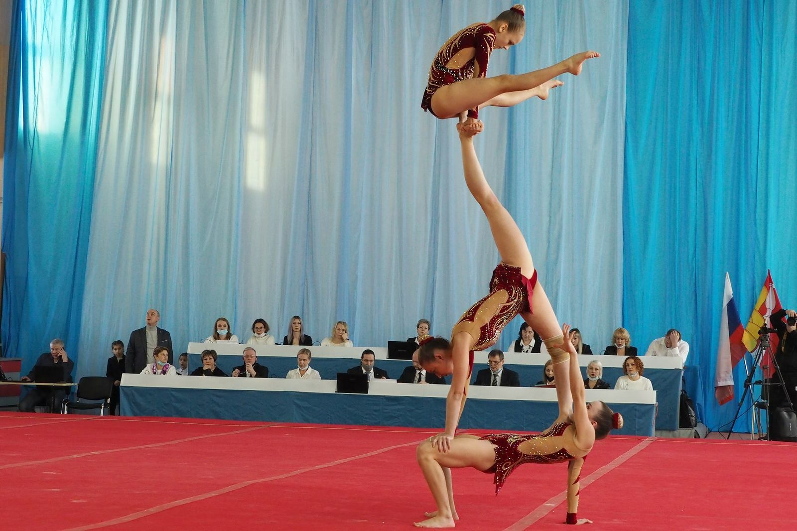 Томские спортсмены заняли призовые места на соревнованиях по спортивной акробатике