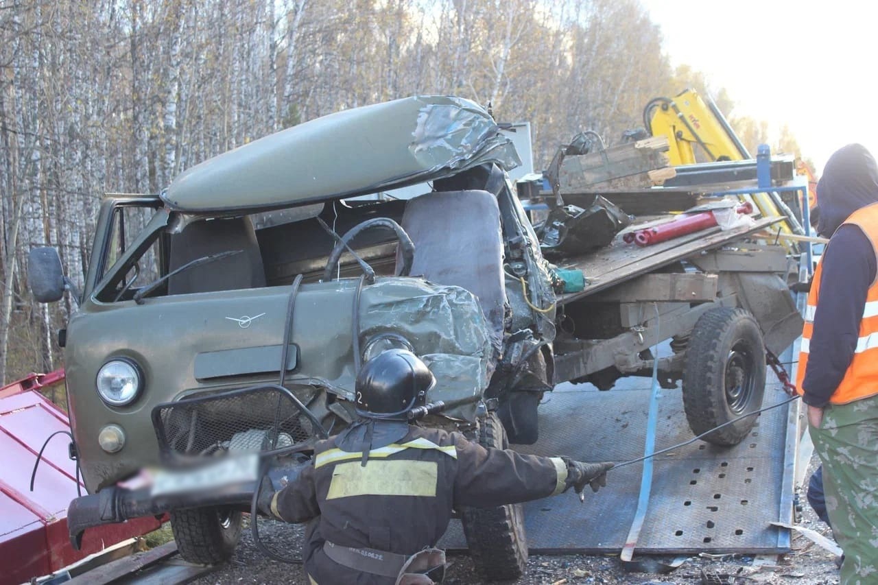 В ДТП с двумя крупногабаритными фурами погиб житель Томской области 