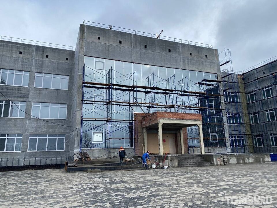 Строительство школы на Демьяна Бедного продлили до следующей осени. Подрядчик обещает закончить в этом году