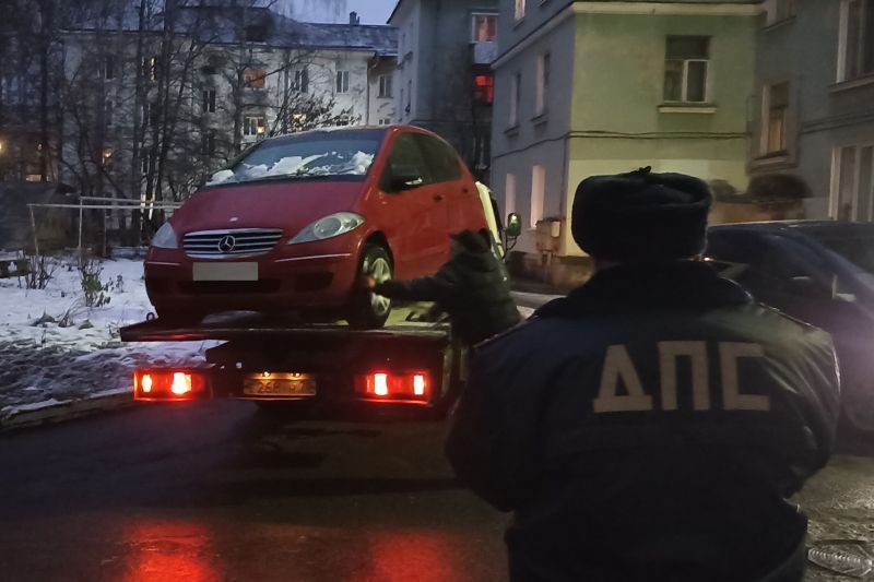 В Томской области судебные приставы арестовали 4 автомобиля за неделю
