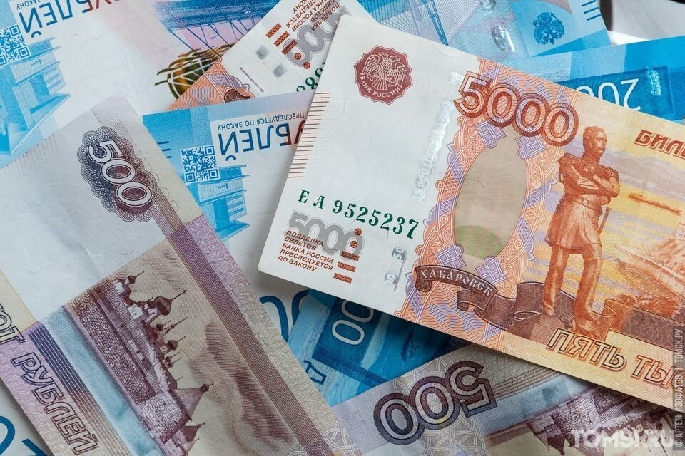 Банки Томской области выявляют почти в 3 раза меньше поддельных купюр, чем в прошлом году