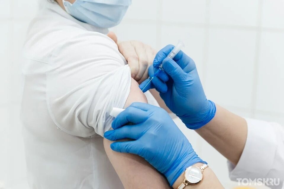 В Томскую область поступила новая партия вакцины для людей с низким иммунитетом 